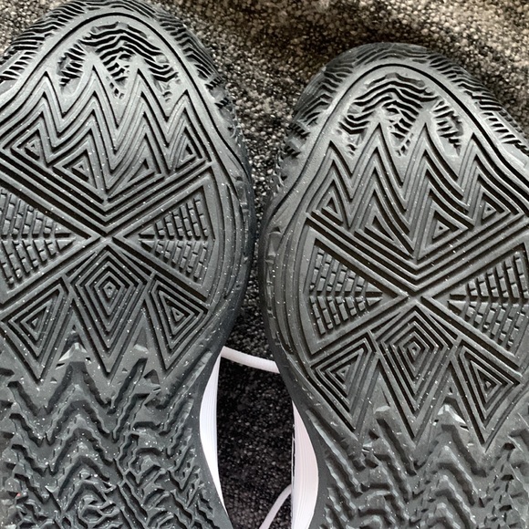 Nike White and Black sneakers - Picture 13 of 14